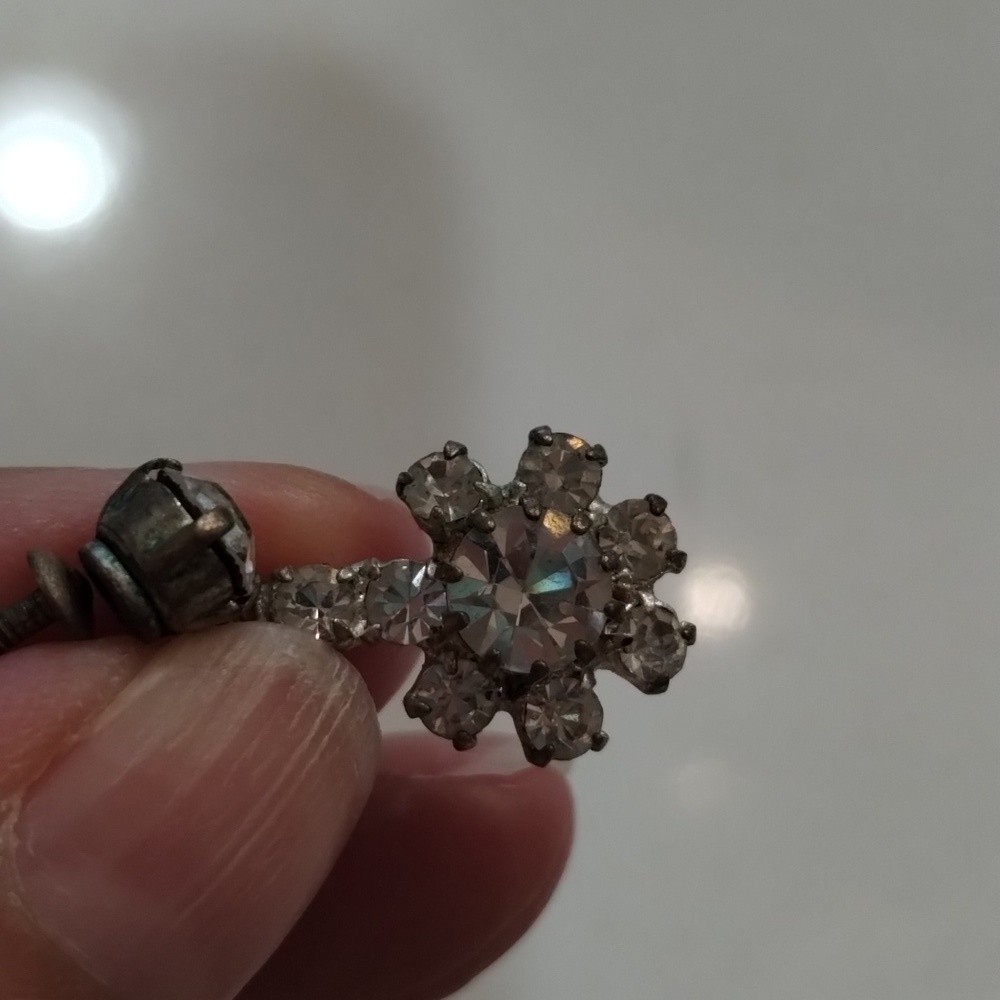 Clear Rhinestone Vintage Screw Back Earrings Flower Shape Mid Century - Picture 7 of 8